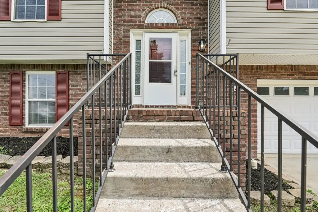 1045 Wisteria Court Clarksville TN 37040