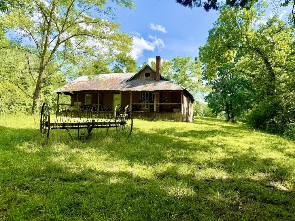 1251 Highway 96, N Fairview TN 37062