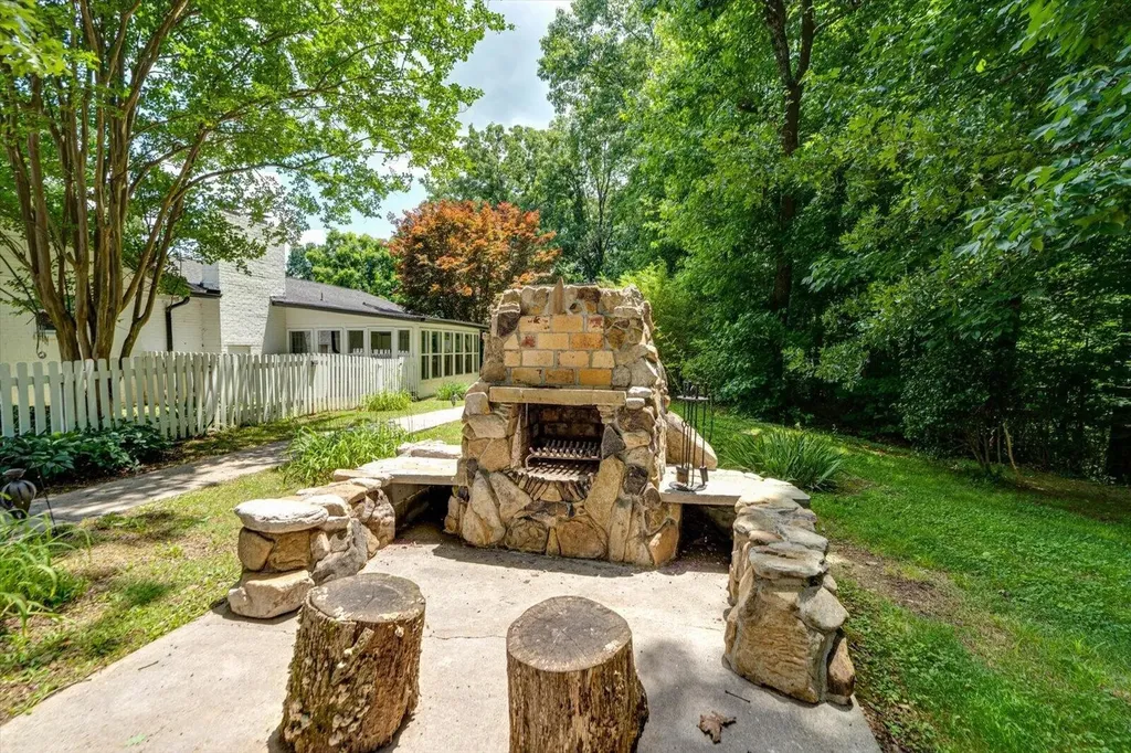 134 County Road 25 Riceville TN 37370