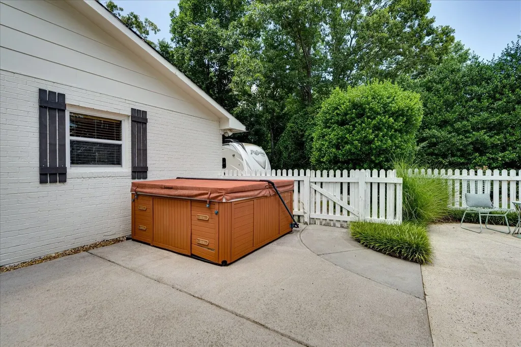 134 County Road 25 Riceville TN 37370