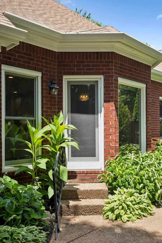 5136 Ravens Glen Nashville TN 37211