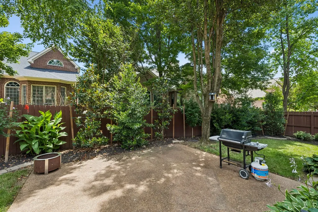 5136 Ravens Glen Nashville TN 37211