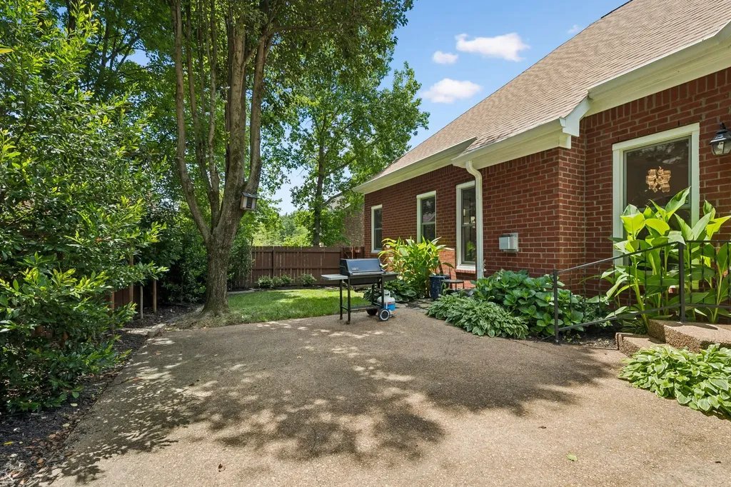 5136 Ravens Glen Nashville TN 37211
