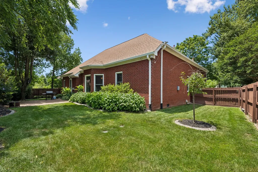 5136 Ravens Glen Nashville TN 37211