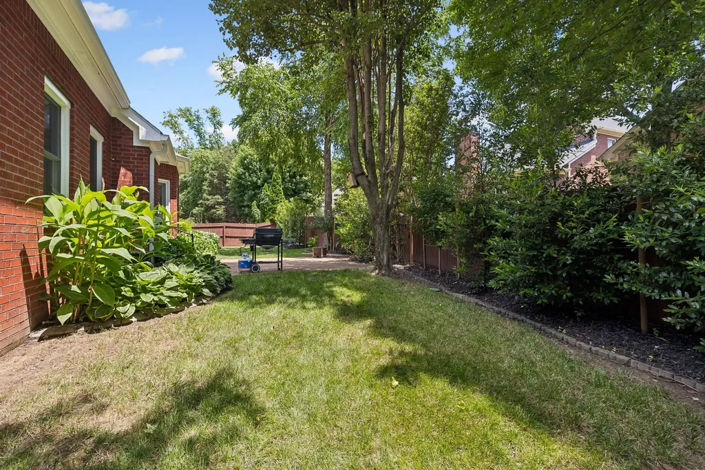 5136 Ravens Glen Nashville TN 37211