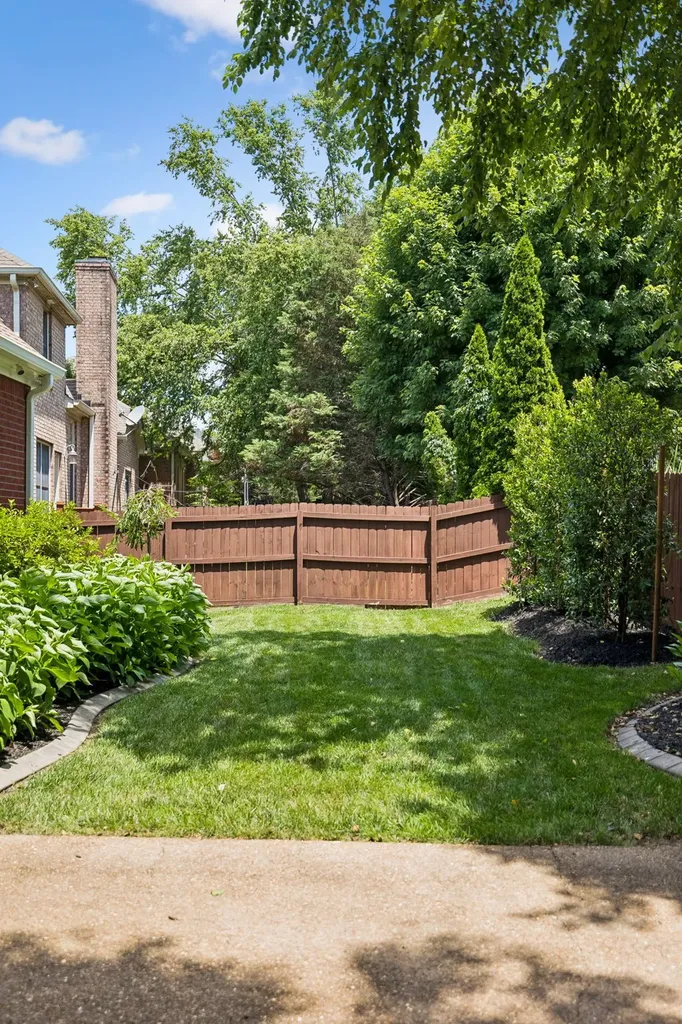 5136 Ravens Glen Nashville TN 37211