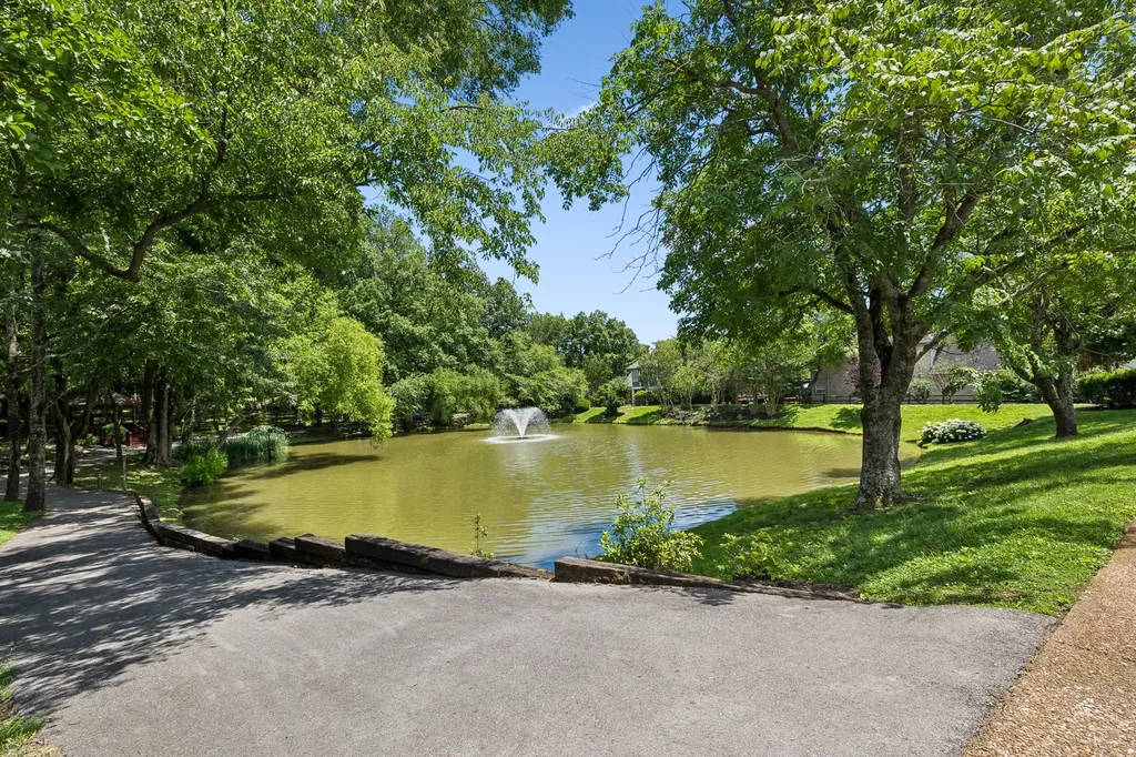 5136 Ravens Glen Nashville TN 37211