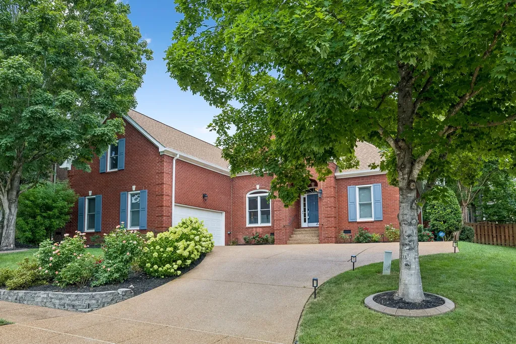 5136 Ravens Glen Nashville TN 37211