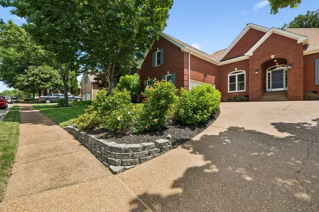 5136 Ravens Glen Nashville TN 37211