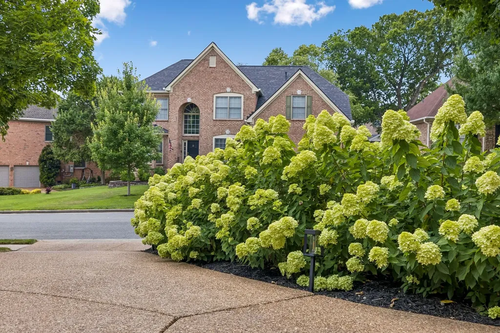 5136 Ravens Glen Nashville TN 37211