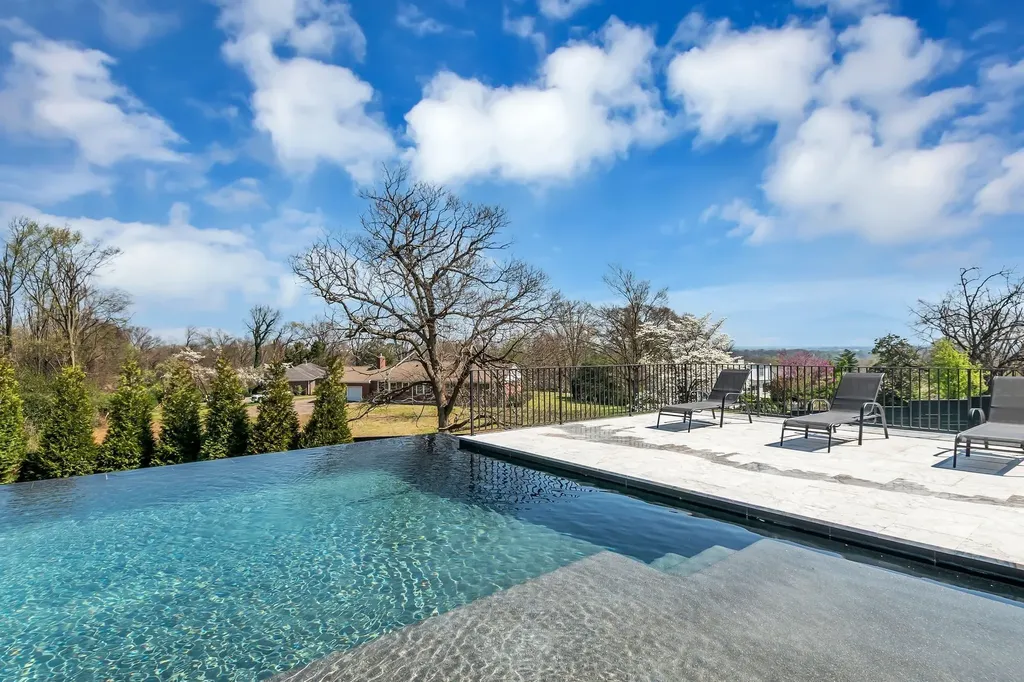 818 Brentview Drive Nashville TN 37220
