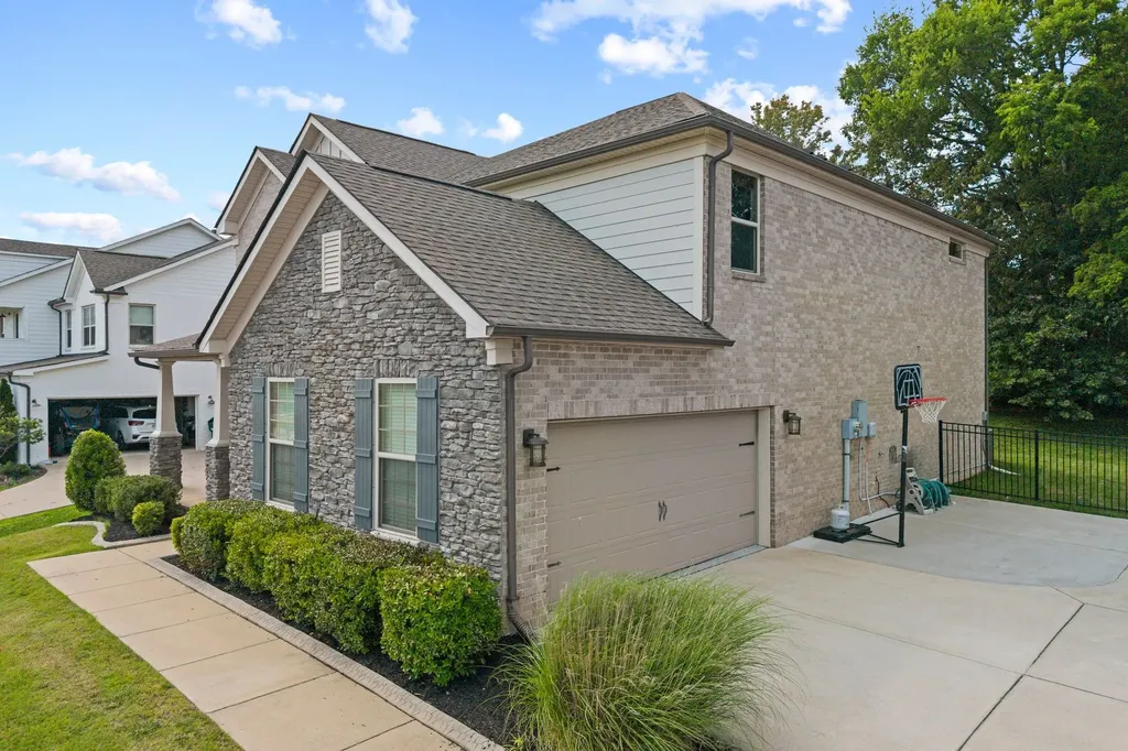 1028 Maleventum Way Spring Hill TN 37174