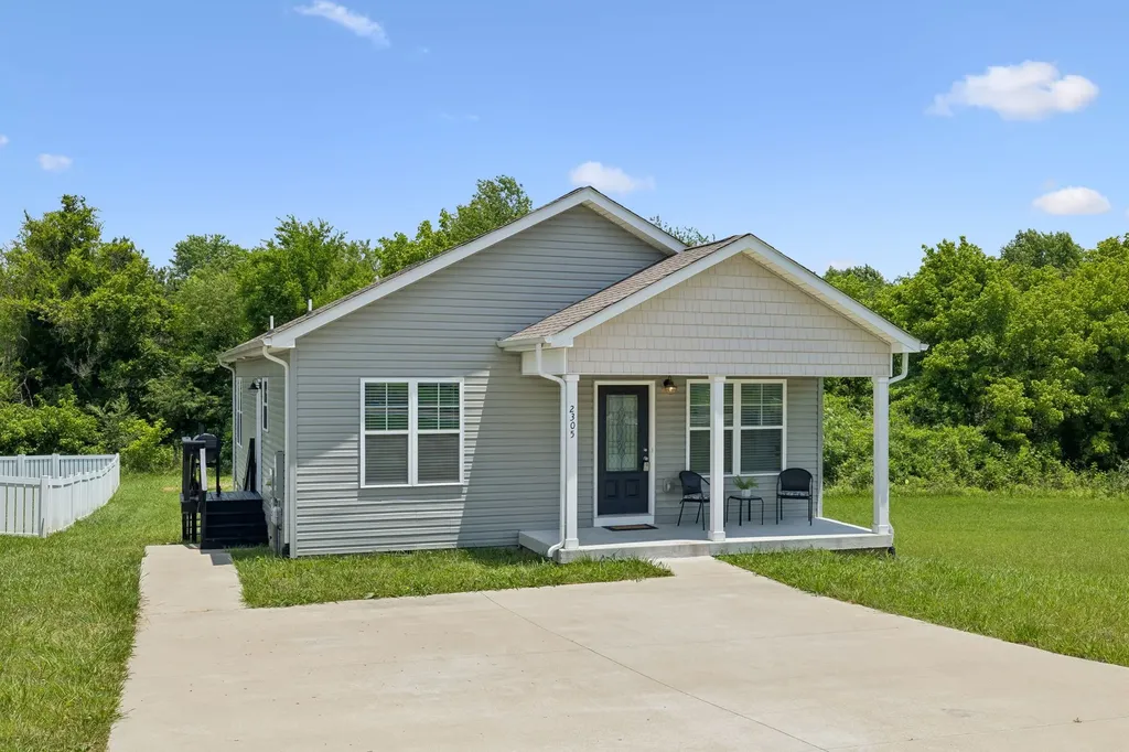 2305 Highway 47 E Dickson TN 37055