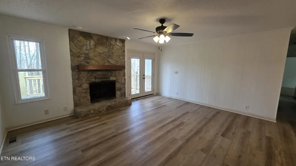 1135 W Outer Drive Oak Ridge TN 37830