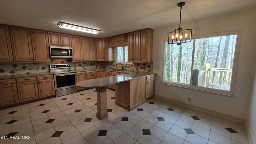 1135 W Outer Drive Oak Ridge TN 37830