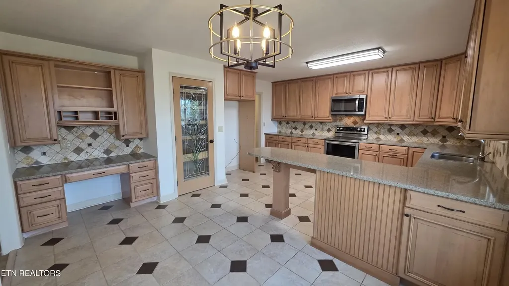 1135 W Outer Drive Oak Ridge TN 37830