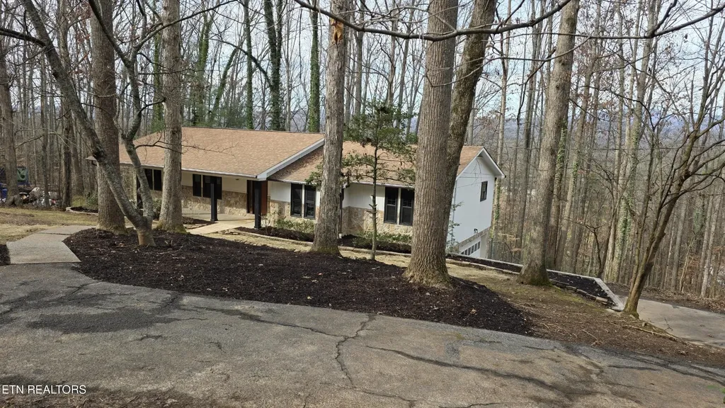 1135 W Outer Drive Oak Ridge TN 37830