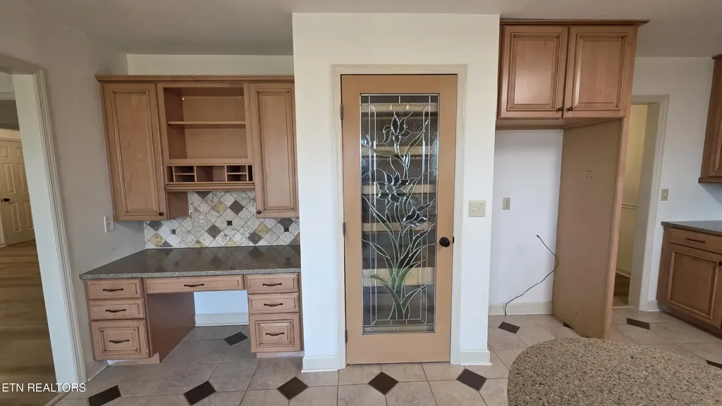 1135 W Outer Drive Oak Ridge TN 37830