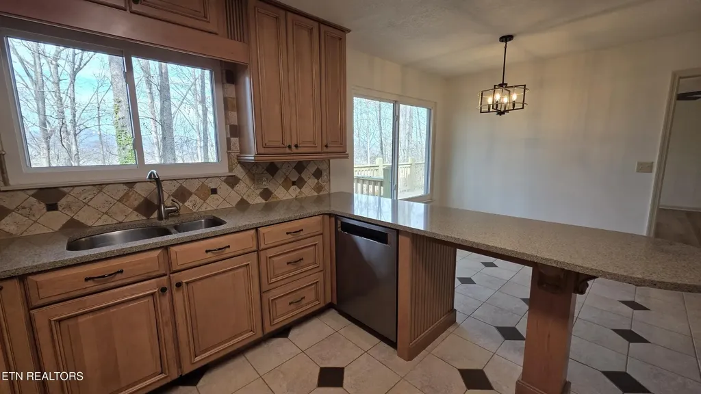 1135 W Outer Drive Oak Ridge TN 37830