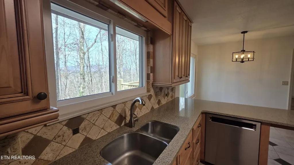 1135 W Outer Drive Oak Ridge TN 37830