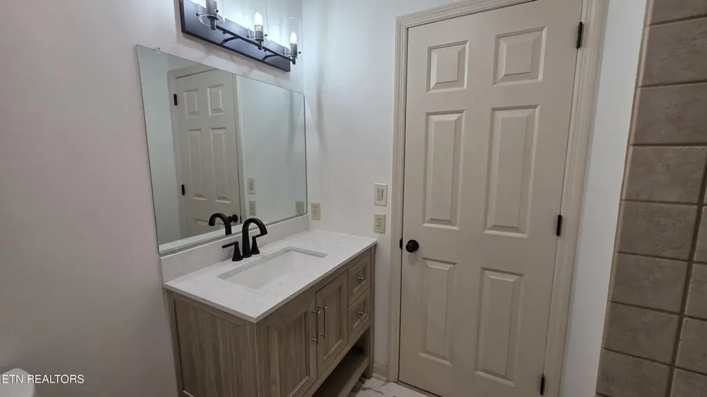 1135 W Outer Drive Oak Ridge TN 37830