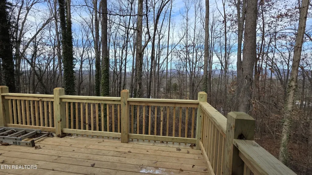 1135 W Outer Drive Oak Ridge TN 37830