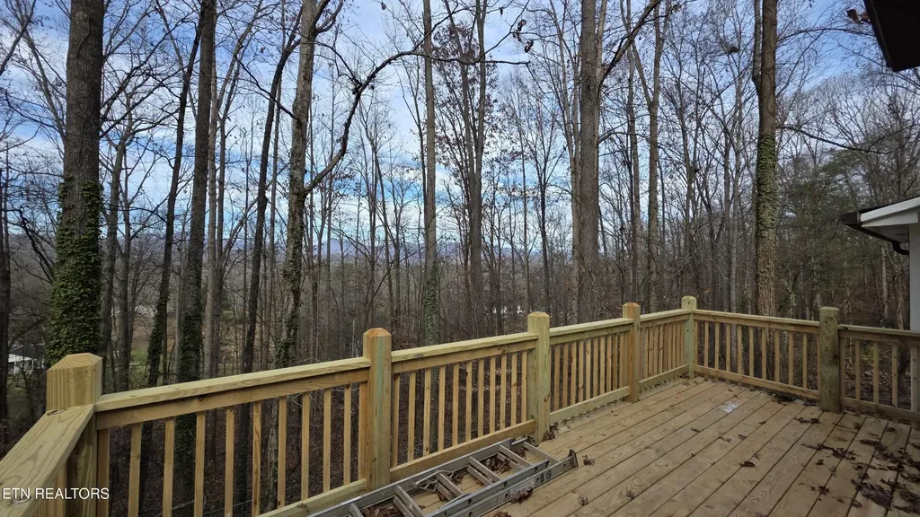 1135 W Outer Drive Oak Ridge TN 37830