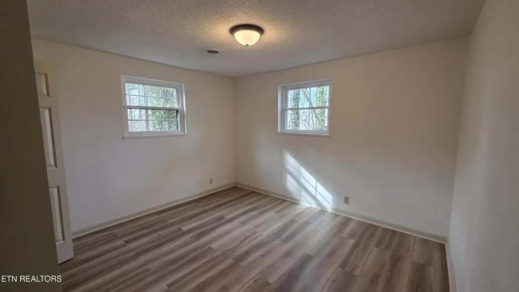 1135 W Outer Drive Oak Ridge TN 37830