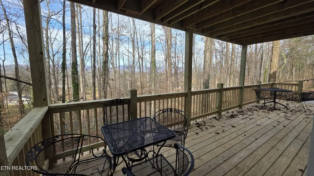 1135 W Outer Drive Oak Ridge TN 37830