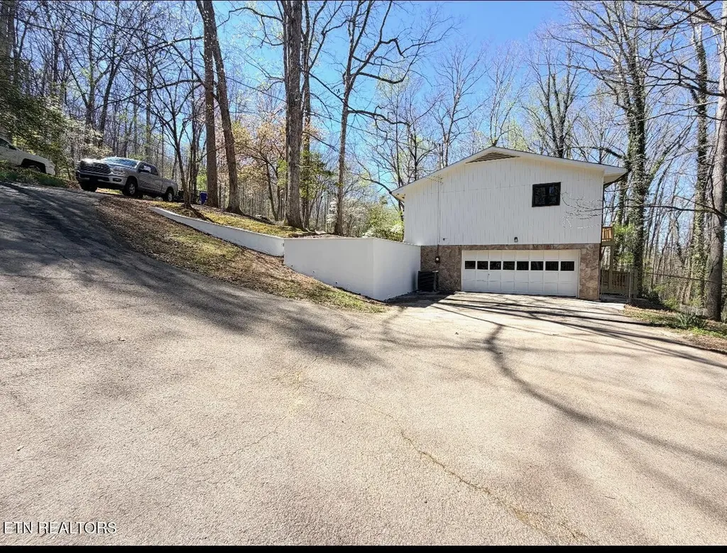 1135 W Outer Drive Oak Ridge TN 37830