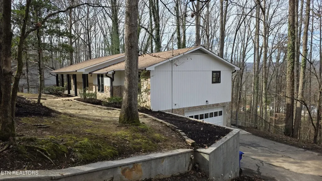 1135 W Outer Drive Oak Ridge TN 37830