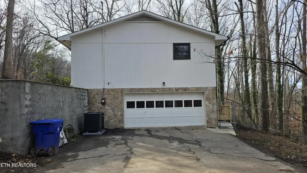 1135 W Outer Drive Oak Ridge TN 37830