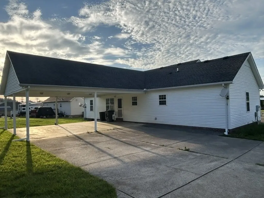 4010 Fleetwood Drive Westmoreland TN 37186