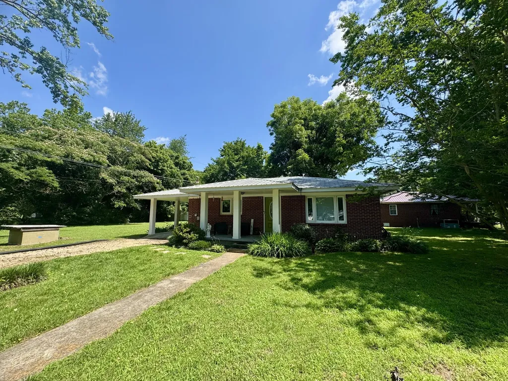 150 Toms Creek Road Linden TN 37096
