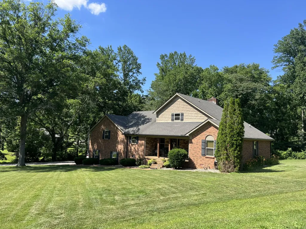 1420 Cantrell Drive Cottontown TN 37048