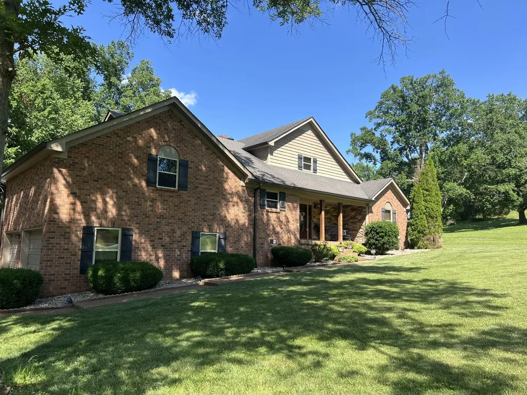 1420 Cantrell Drive Cottontown TN 37048