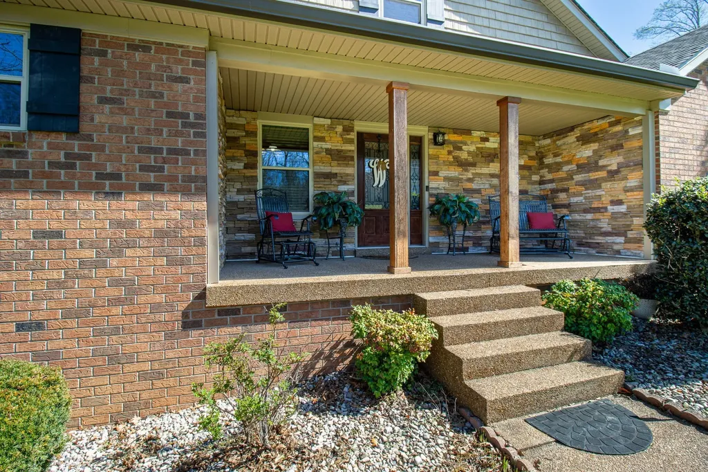 1420 Cantrell Drive Cottontown TN 37048