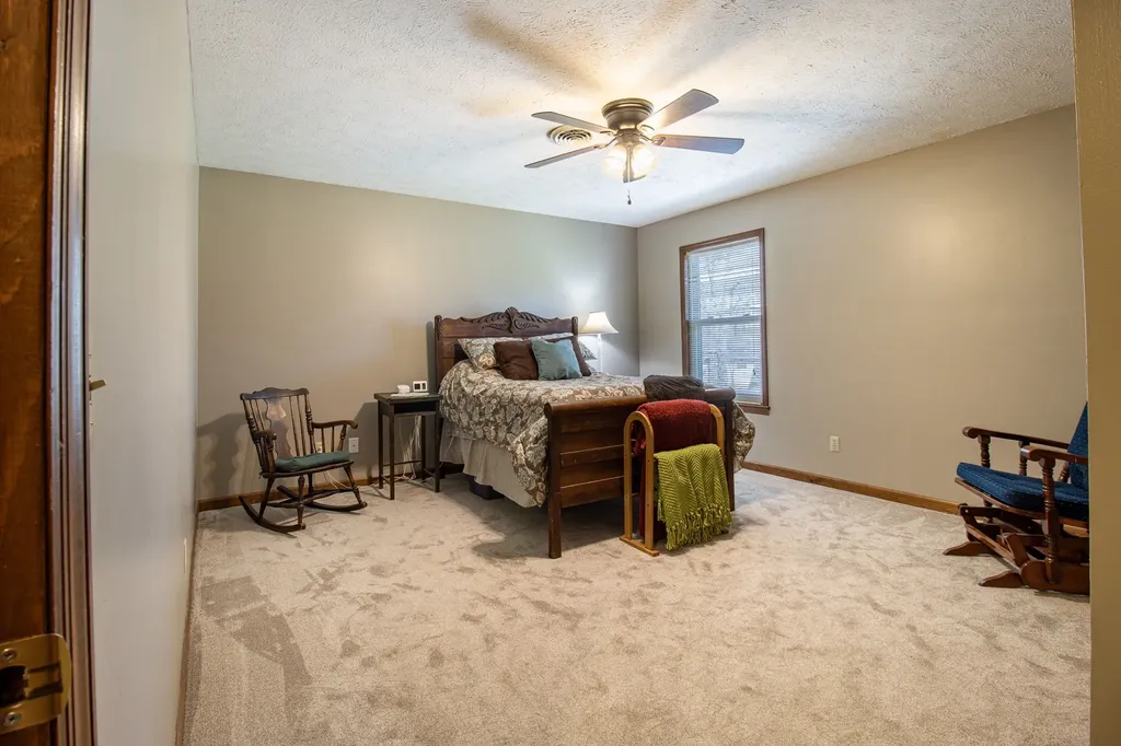 1420 Cantrell Drive Cottontown TN 37048