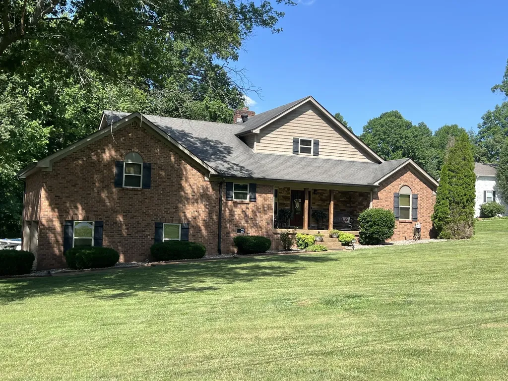 1420 Cantrell Drive Cottontown TN 37048
