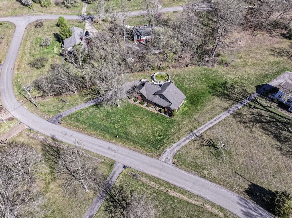 1420 Cantrell Drive Cottontown TN 37048