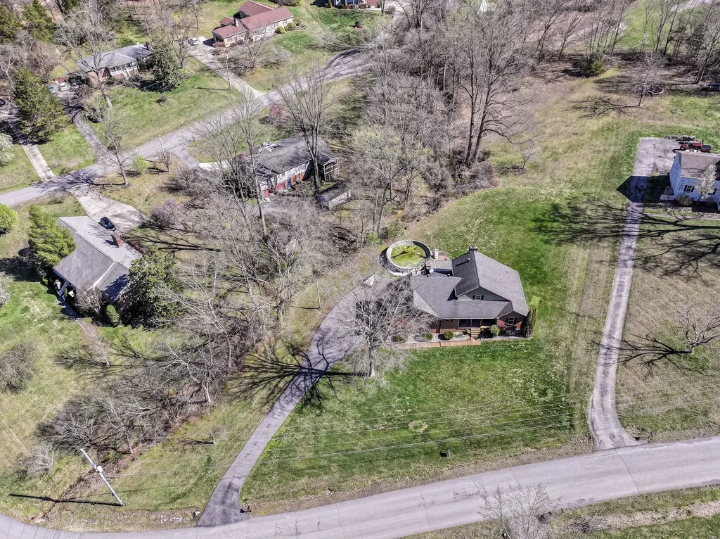 1420 Cantrell Drive Cottontown TN 37048