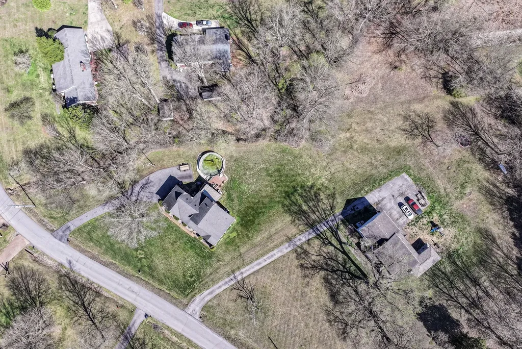 1420 Cantrell Drive Cottontown TN 37048