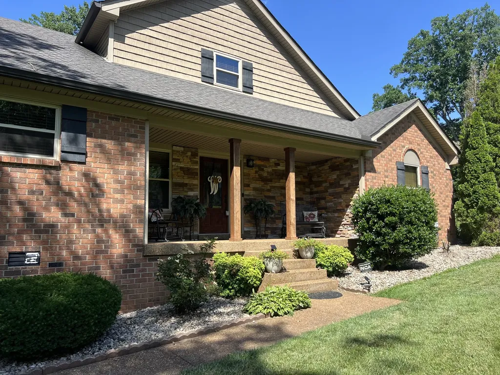1420 Cantrell Drive Cottontown TN 37048