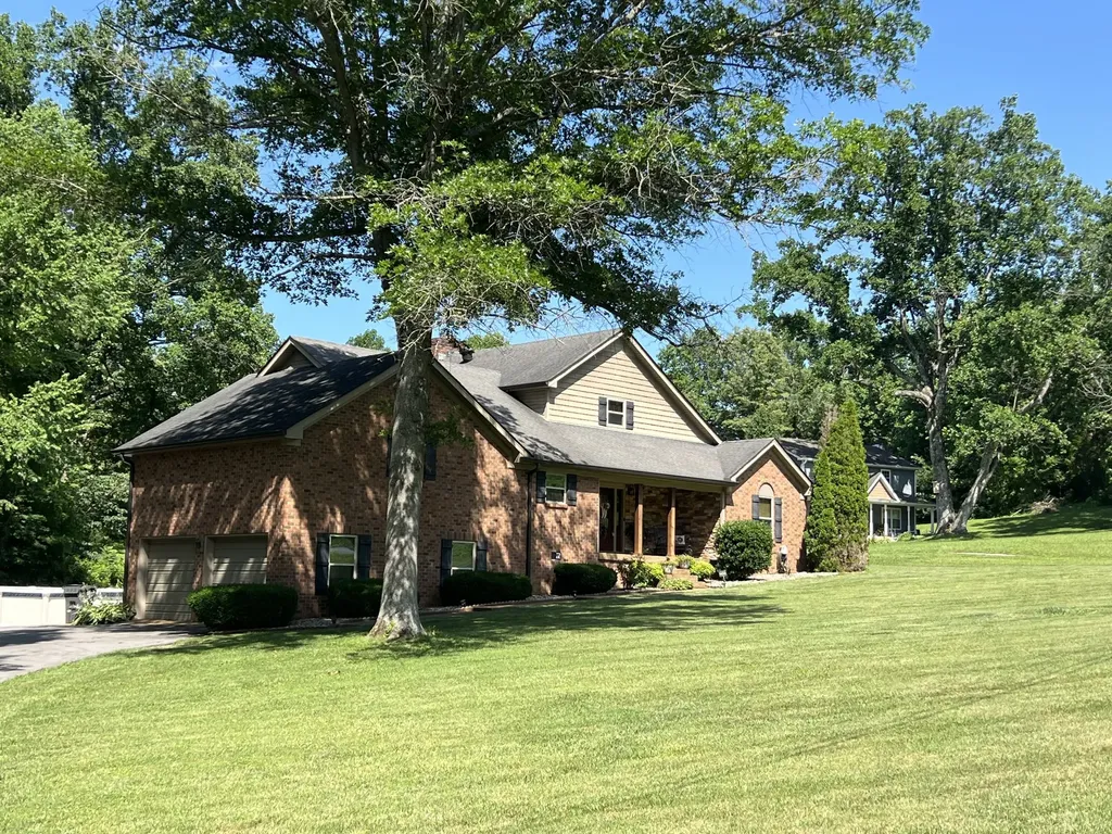 1420 Cantrell Drive Cottontown TN 37048