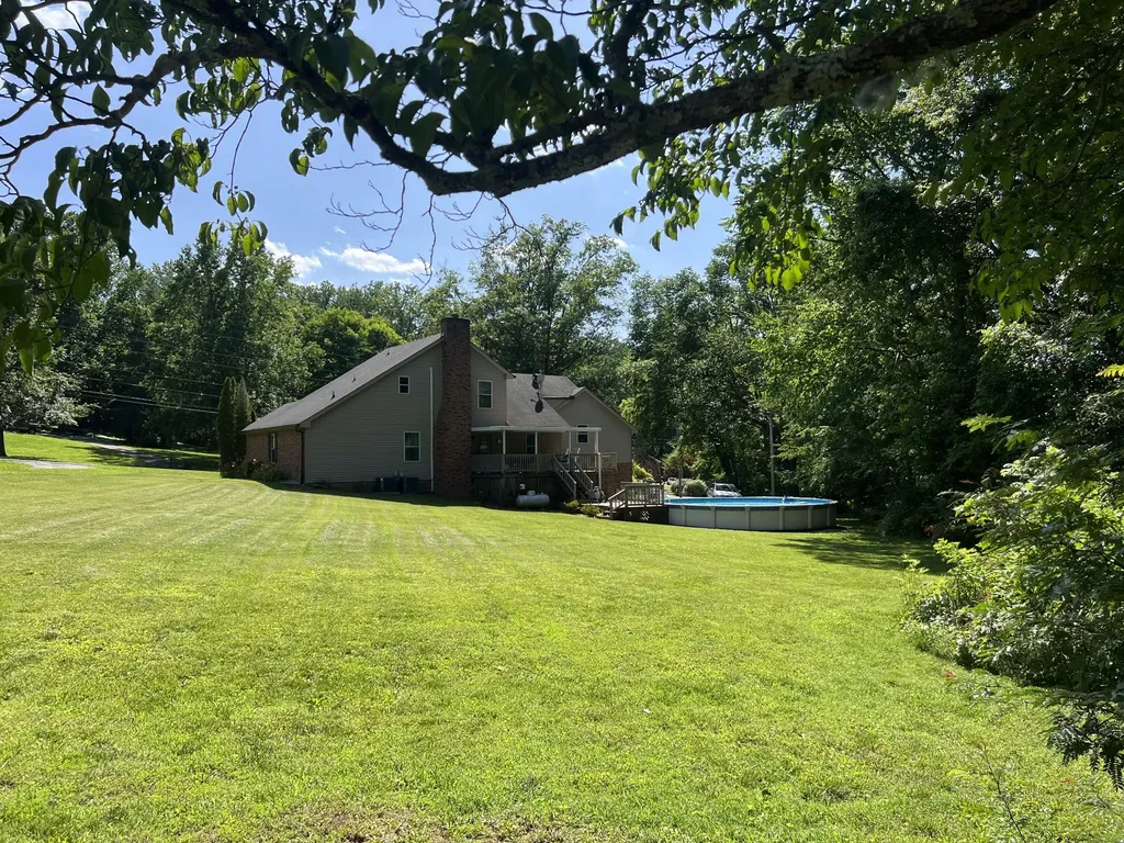 1420 Cantrell Drive Cottontown TN 37048