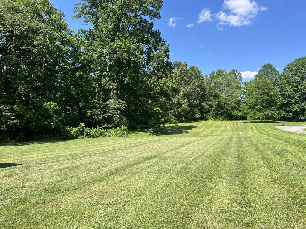 1420 Cantrell Drive Cottontown TN 37048