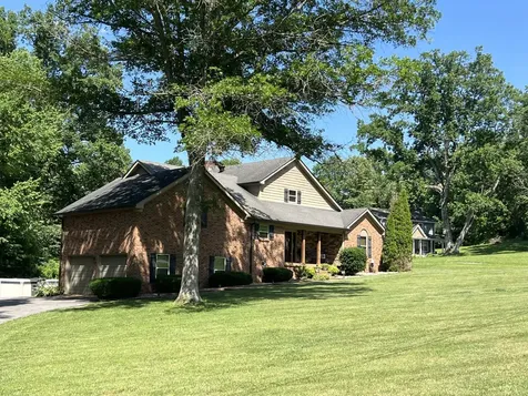 1420 Cantrell Drive Cottontown TN 37048