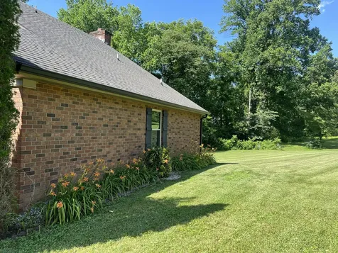 1420 Cantrell Drive Cottontown TN 37048