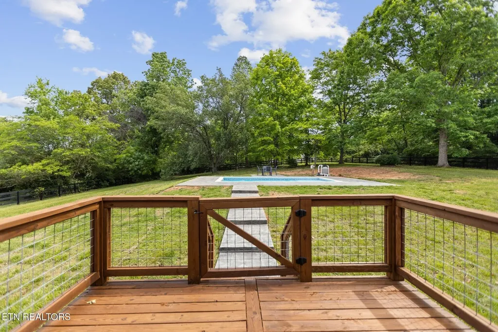 7204 Fairlane Road Powell TN 37849