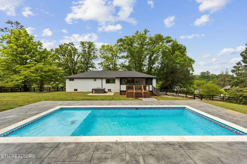 7204 Fairlane Road Powell TN 37849